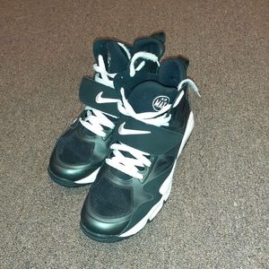 NIKE'S